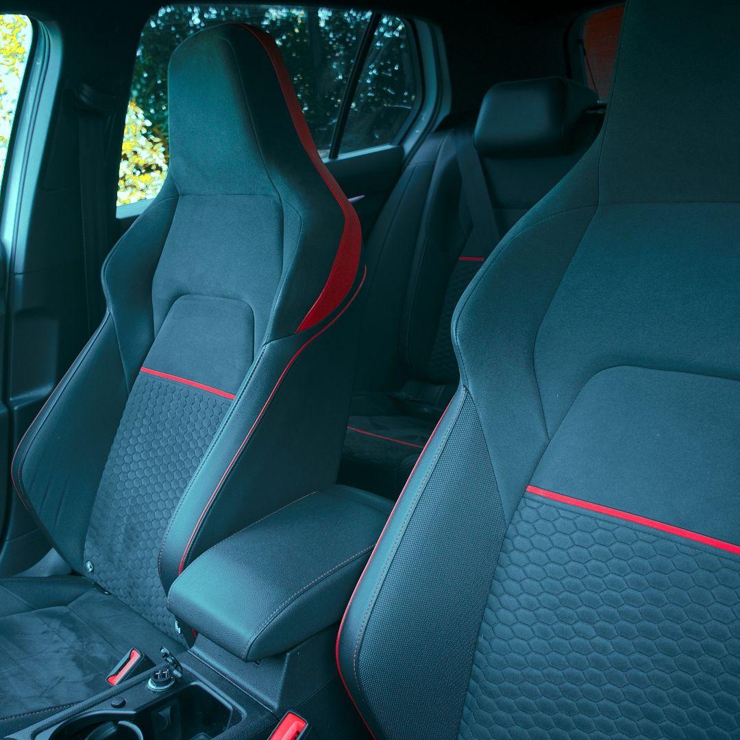 VW-Golf-8-GTI-CS-Innenraum